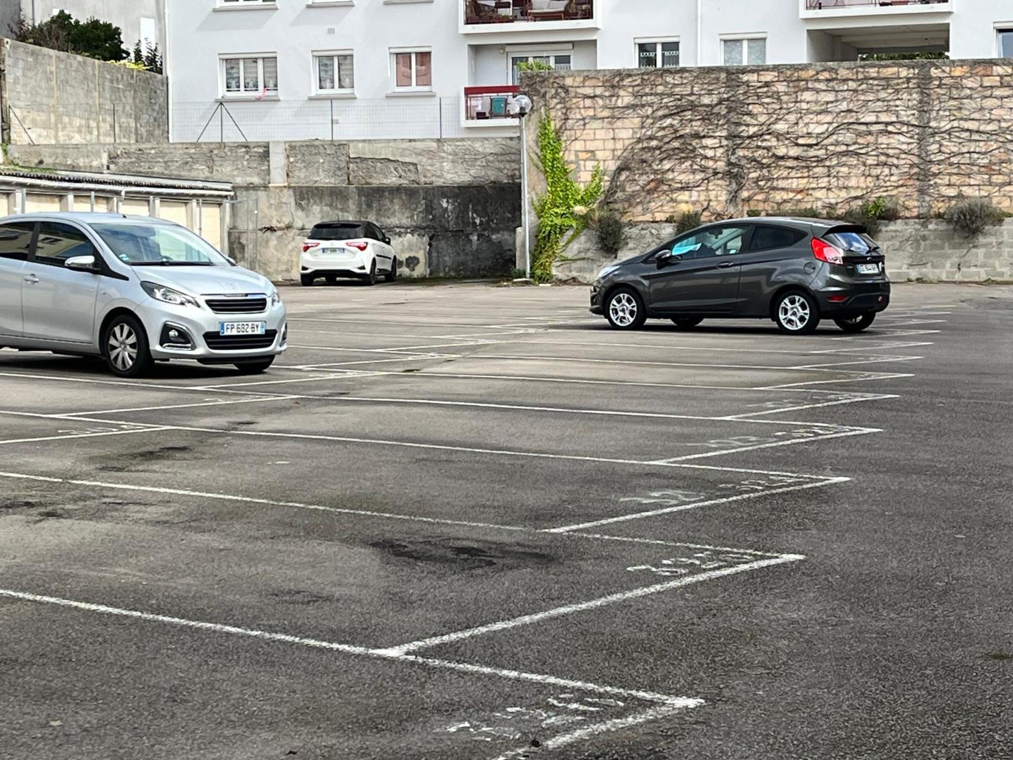 Coeur De Concarneau, Entier, Proche Centre, Corniche Et Avec Parking